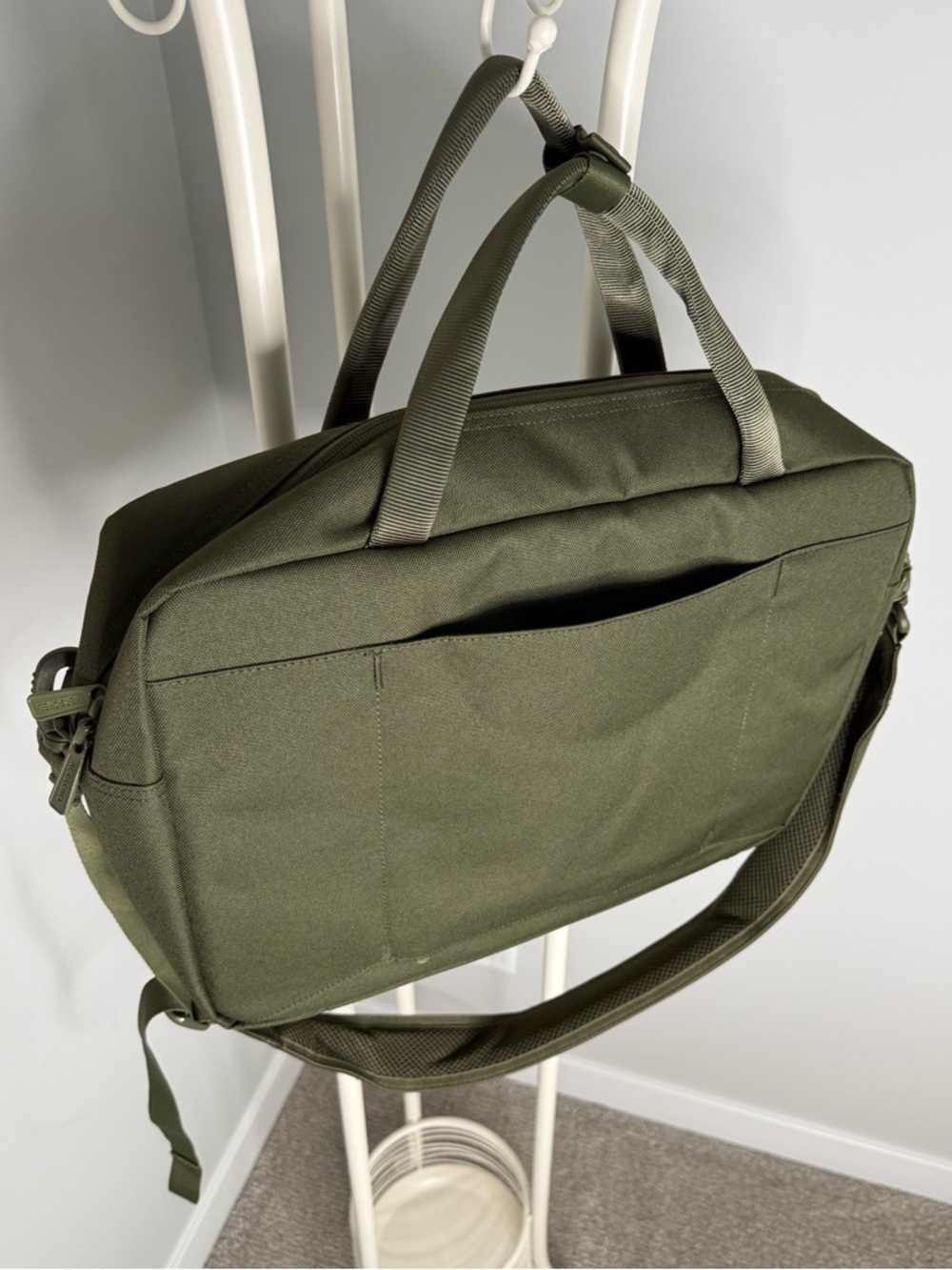 Herschel 18L - Olive Green - Messenger Travel Bag - Picture 2 of 13